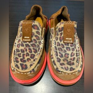 Ariat Children’s Light Earth Cheetah Brown Cruiser Shoe.